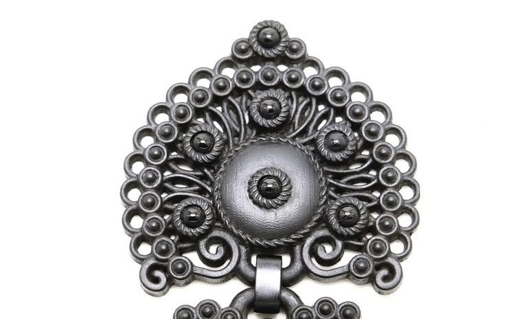 Sapo grande de dous corpos de ébano e turmalina