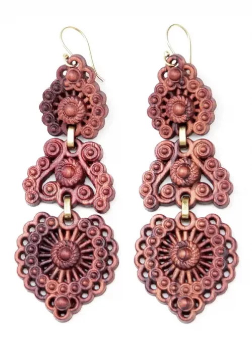 Pendientes de madera inspirados en la joyería tradicional gallega llamados brincos de grao d'amora tradicionais galegos