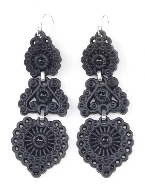 Pendientes de madera inspirados en la joyería tradicional gallega llamados brincos de grao d'amora tradicionais galegos