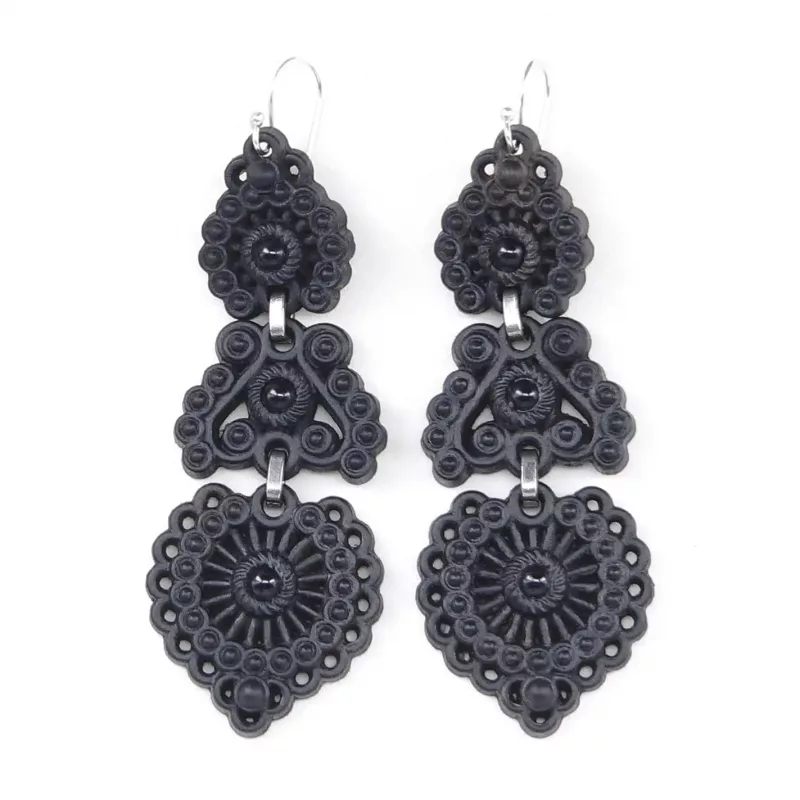 Pendientes de madera inspirados en la joyería tradicional gallega llamados brincos de grao d'amora tradicionais galegos