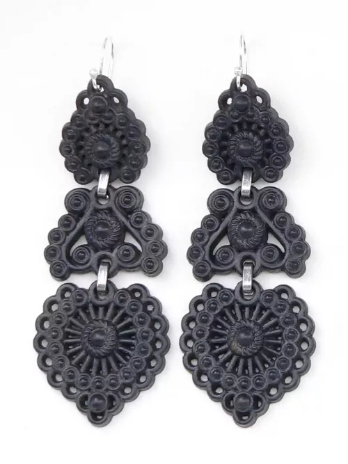 Pendientes de madera inspirados en la joyería tradicional gallega llamados brincos de grao d'amora tradicionais galegos